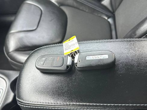 Used 2021 Jeep Cherokee Latitude Plus FWD image 24