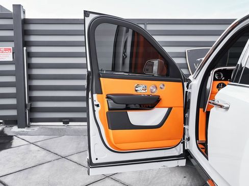 Used 2025 Rolls-Royce Cullinan image 41