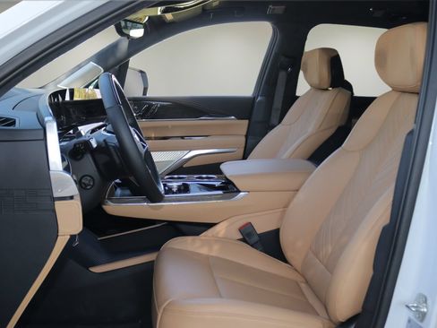 Certified 2026 Cadillac Escalade IQ Luxury 2 w/ LPO, Radiant Package AWD/4WD image 12