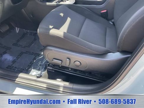 Used 2024 Hyundai Kona SEL AWD/4WD image 17