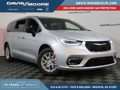 New 2026 Chrysler Pacifica Select