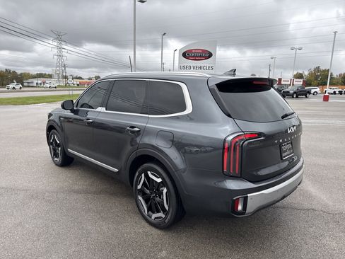 Used 2023 Kia Telluride EX w/ EX Captain's Chair Package image 5