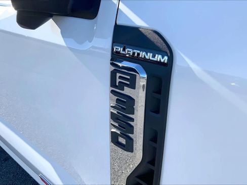 Certified 2025 Ford F350 Platinum w/ Platinum Plus Package image 30
