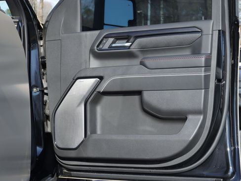 Used 2025 GMC Sierra 2500 AT4X image 25