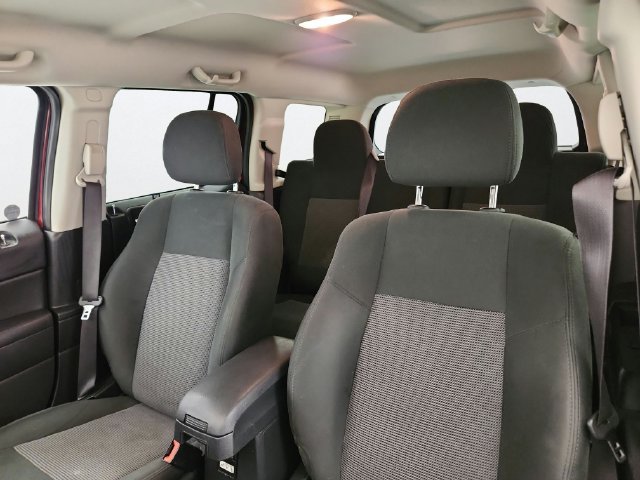 Used 2016 Jeep Patriot Latitude AWD/4WD image 10