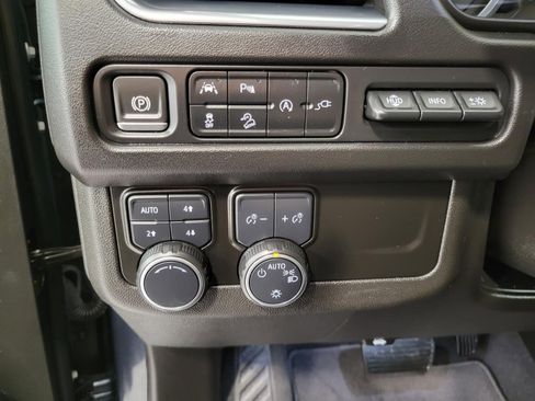 Used 2021 Chevrolet Suburban High Country AWD/4WD image 40