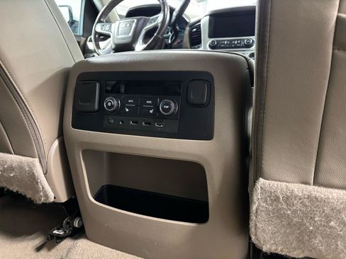 Used 2020 GMC Yukon XL SLT w/ Open Road Package AWD/4WD image 17