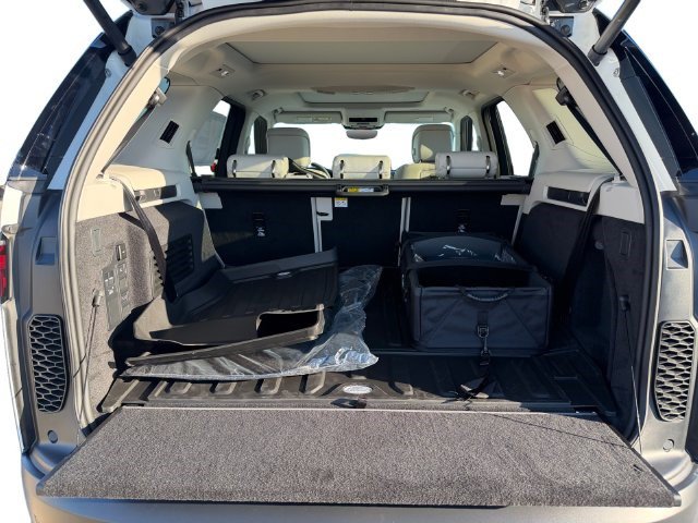 New 2026 Land Rover Discovery S AWD/4WD image 18