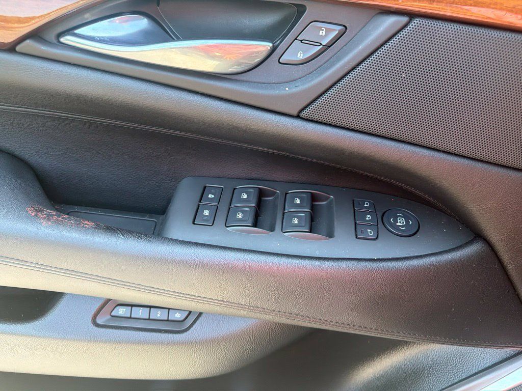 Used 2016 Cadillac Escalade Luxury RWD image 11