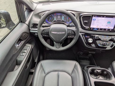 New 2026 Chrysler Pacifica Select image 18