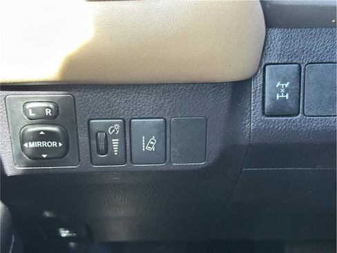 Used 2018 Toyota RAV4 XLE w/ Plus Extra Value Package image 27