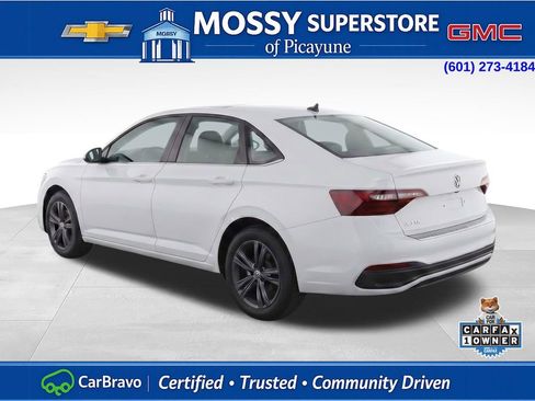 Used 2023 Volkswagen Jetta SE w/ Panoramic Sunroof Package FWD image 3