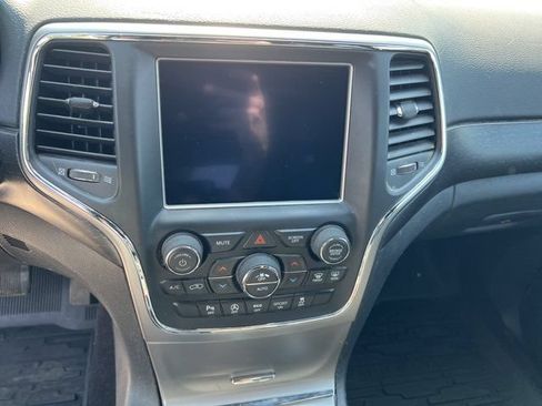 Used 2018 Jeep Grand Cherokee Altitude AWD/4WD image 9
