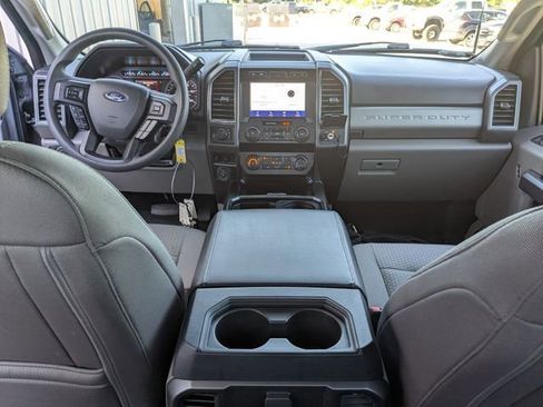 Used 2022 Ford F250 XLT w/ Black Appearance Package AWD/4WD image 4