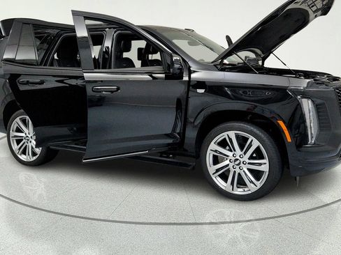 Certified 2025 Cadillac Escalade Sport Platinum w/ LPO, Floor Liner Package AWD/4WD image 14