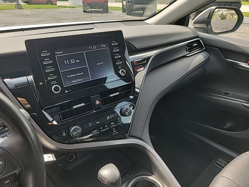 Used 2023 Toyota Camry SE FWD image 9
