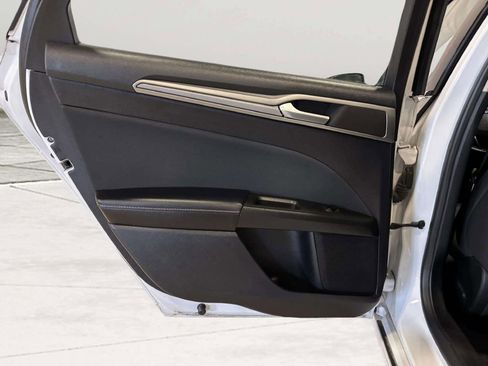 Used 2020 Ford Fusion SE image 20