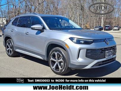 Certified 2025 Volkswagen Tiguan SE w/ Panoramic Sunroof Package