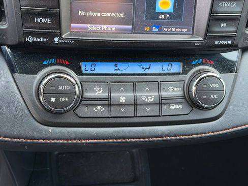 Used 2018 Toyota RAV4 SE image 27