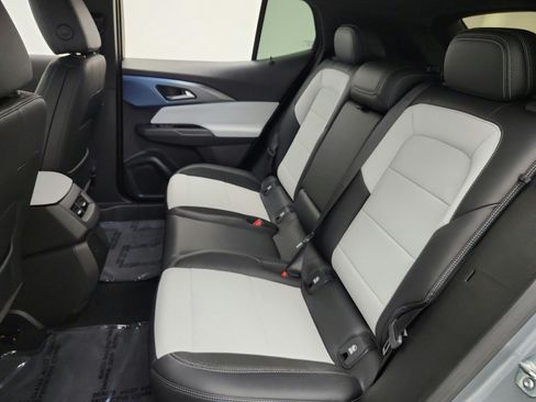 Used 2025 Chevrolet Equinox EV LT FWD image 13