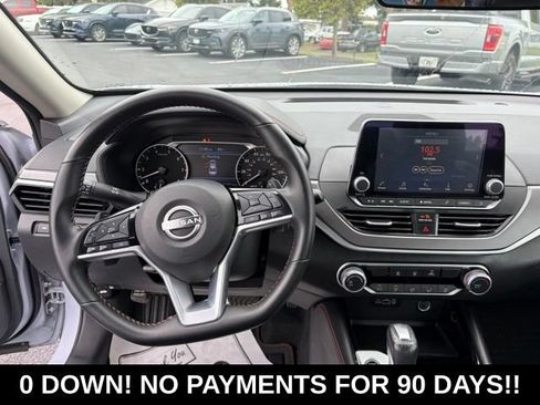 Used 2025 Nissan Altima 2.5 SR FWD image 17