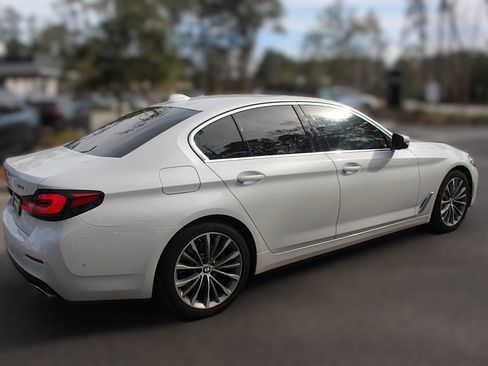 Used 2021 BMW 530e w/ Premium Package image 10