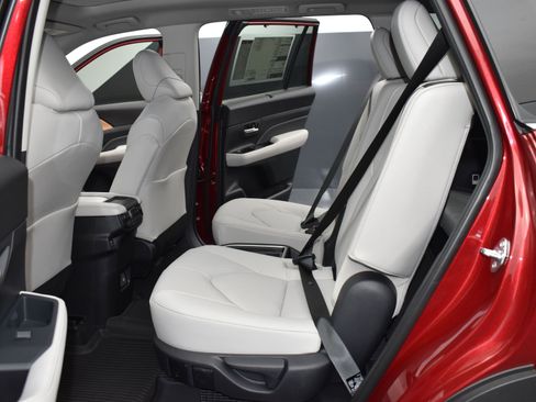 Used 2026 Toyota Grand Highlander Limited image 12