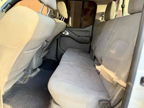 Used 2014 Nissan Frontier SV w/ SV Value Truck Package RWD image 19