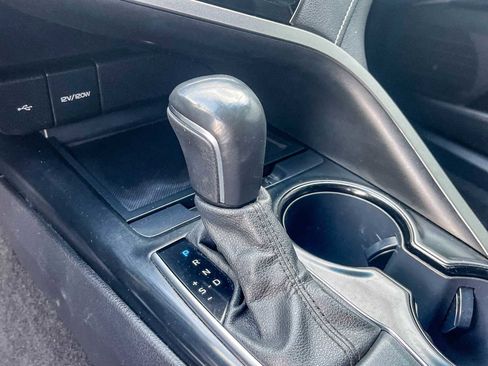 Used 2020 Toyota Camry SE image 18