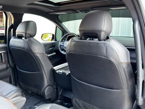 Used 2023 Toyota Sienna XSE image 39