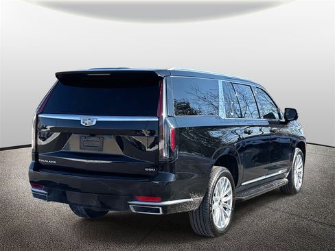 Used 2023 Cadillac Escalade ESV Luxury image 2