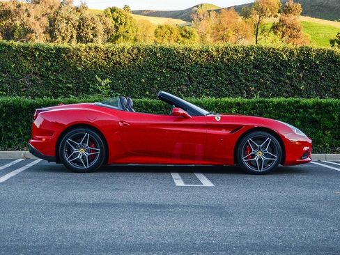 Used 2016 Ferrari California T image 4