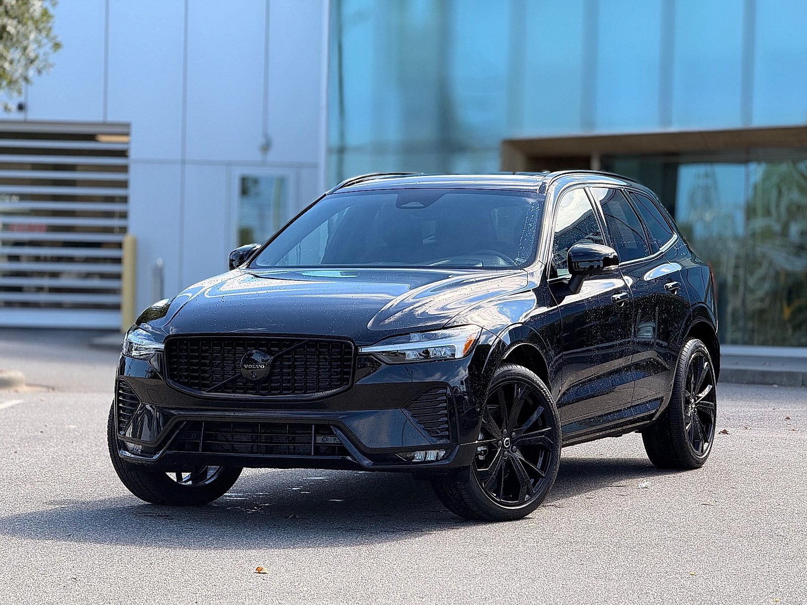 Certified 2024 Volvo XC60 B5 Ultimate w/ Protection Package Premier AWD/4WD image 1