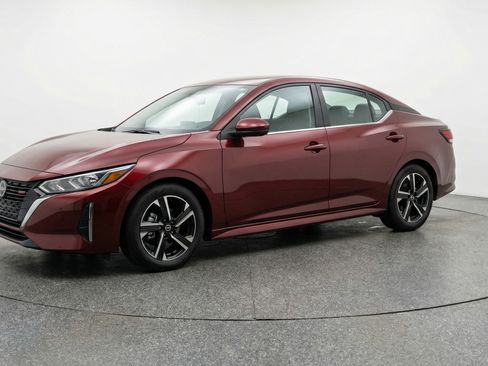 Used 2025 Nissan Sentra SV image 3