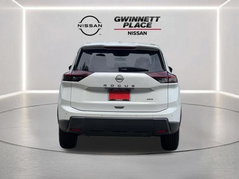 Used 2025 Nissan Rogue SV AWD/4WD image 24