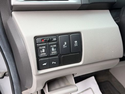 Used 2012 Honda Odyssey Touring image 12