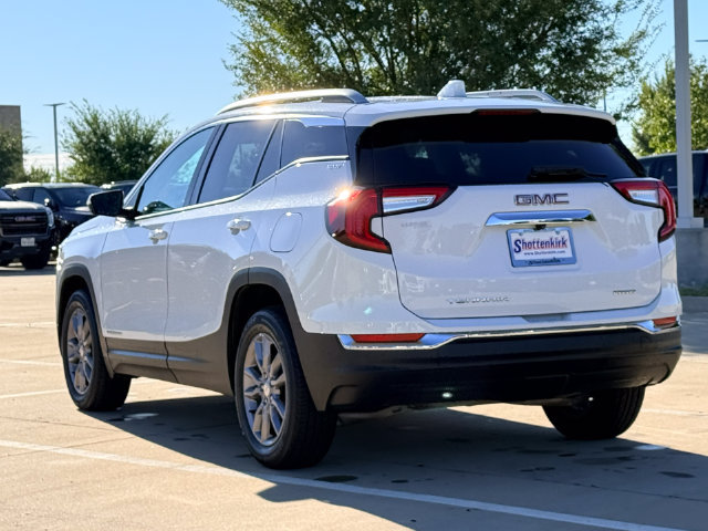 Used 2023 GMC Terrain SLT AWD/4WD image 3