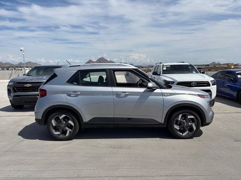 Used 2025 Hyundai Venue SEL FWD image 3