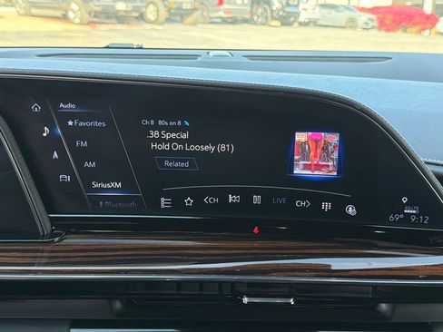 Used 2023 Cadillac Escalade Premium Luxury image 29