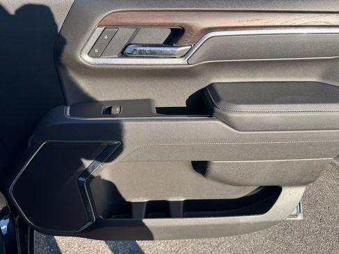 Used 2025 GMC Sierra 1500 SLT AWD/4WD image 27