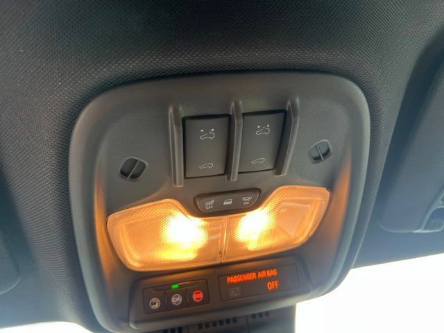 Used 2024 GMC Canyon Denali AWD/4WD image 12