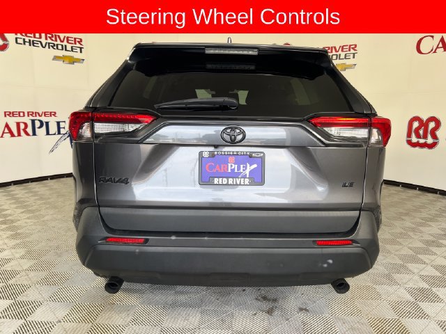 Used 2021 Toyota RAV4 LE FWD image 7