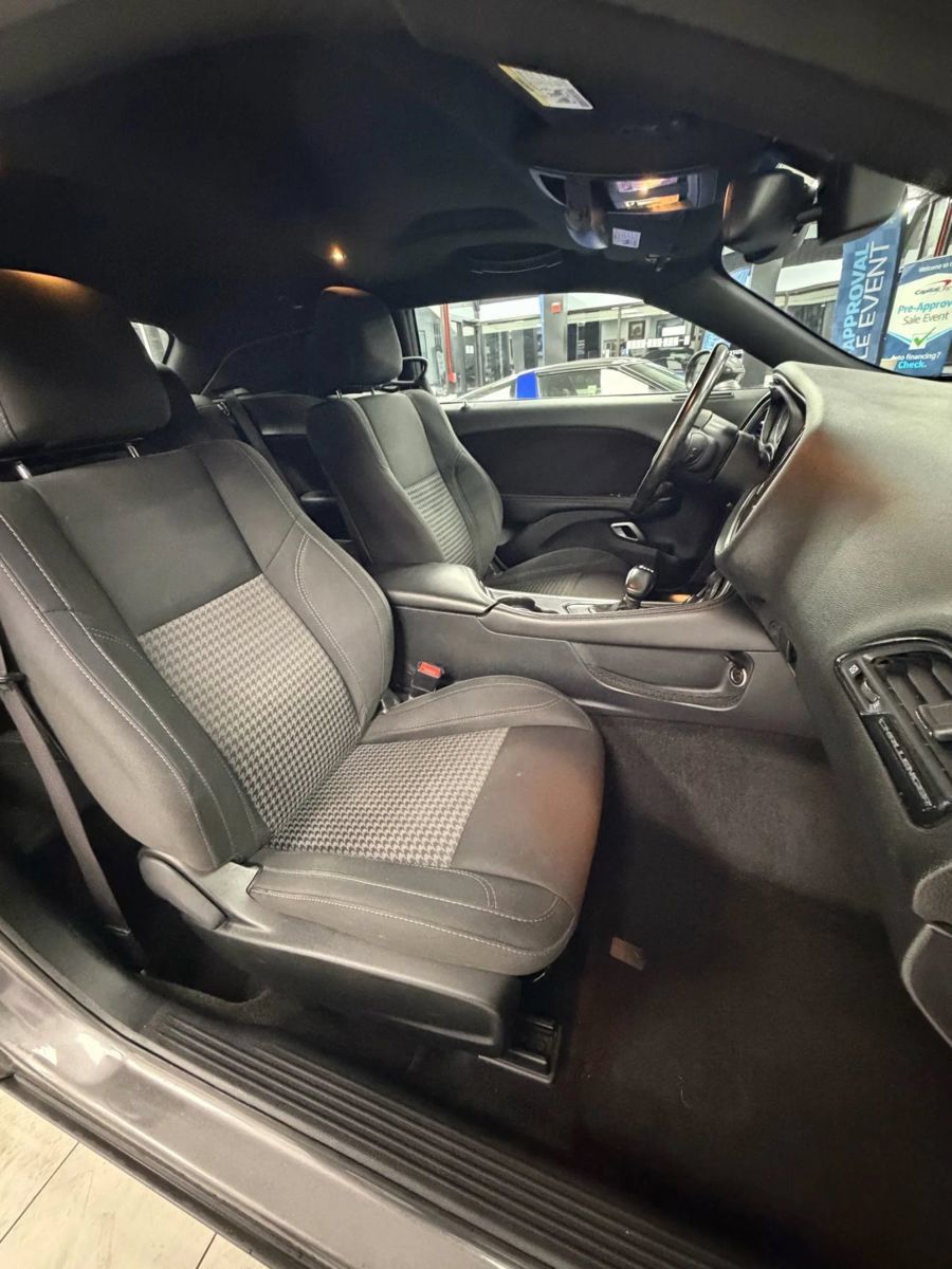 Used 2016 Dodge Challenger SXT RWD image 11