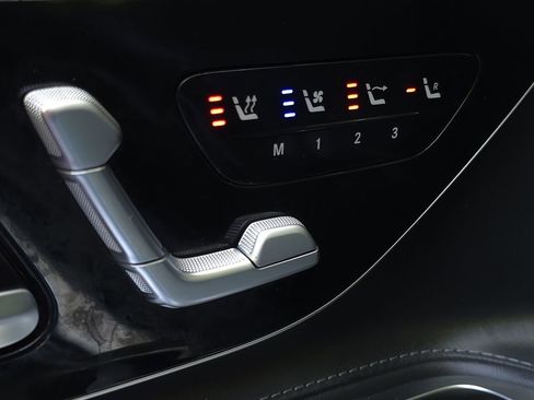 Used 2022 Mercedes-Benz SL 55 AMG 4MATIC w/ Driver Assistance Package image 31