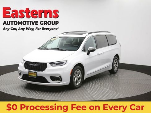 Used 2023 Chrysler Pacifica Limited FWD image 58