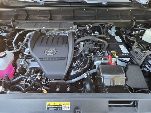 Used 2023 Toyota Highlander LE FWD image 20