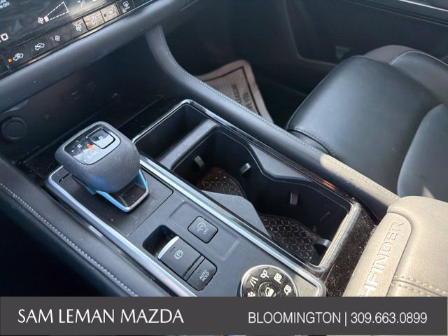 Used 2025 Nissan Pathfinder SL AWD/4WD image 4