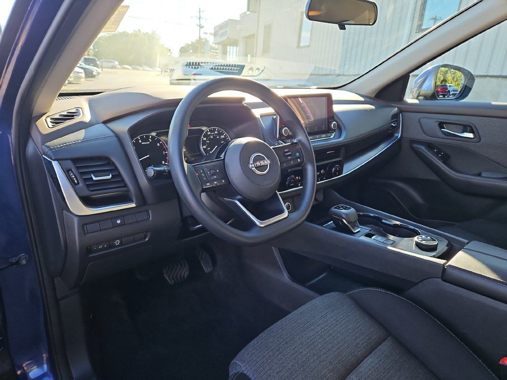 Used 2023 Nissan Rogue SV AWD/4WD image 21