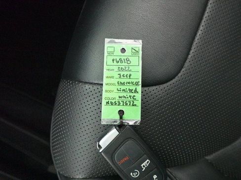 Used 2022 Jeep Cherokee Limited image 34