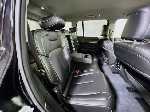 Used 2023 Jeep Grand Cherokee Limited AWD/4WD image 26